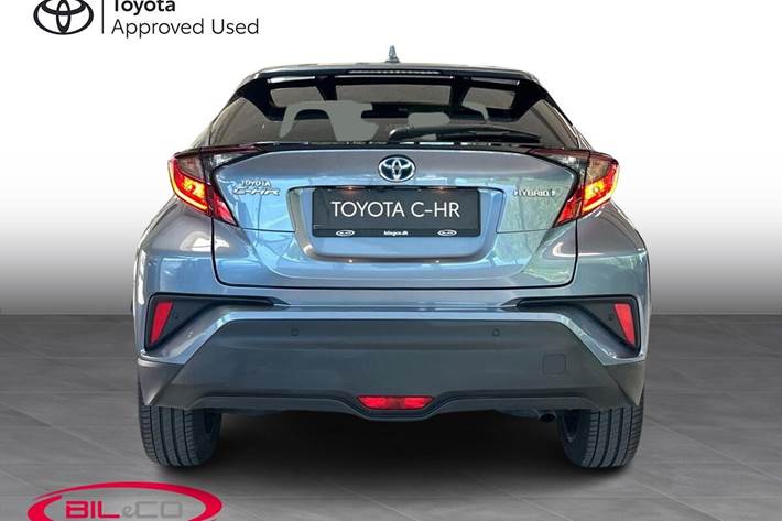 Grå Toyota C-HR fra 2022