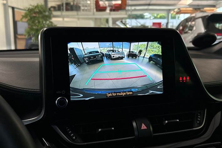 Grå Toyota C-HR fra 2022