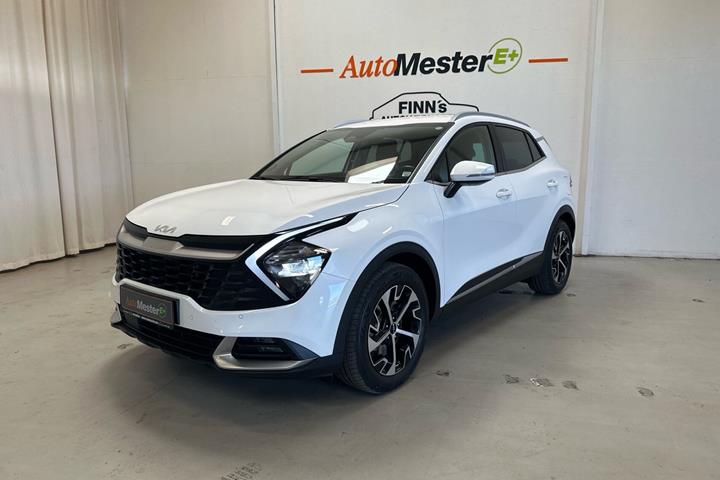 Hvid Kia Sportage fra 2022 set udefra