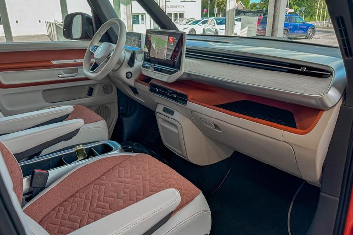 Orange VW ID.Buzz fra 2023
