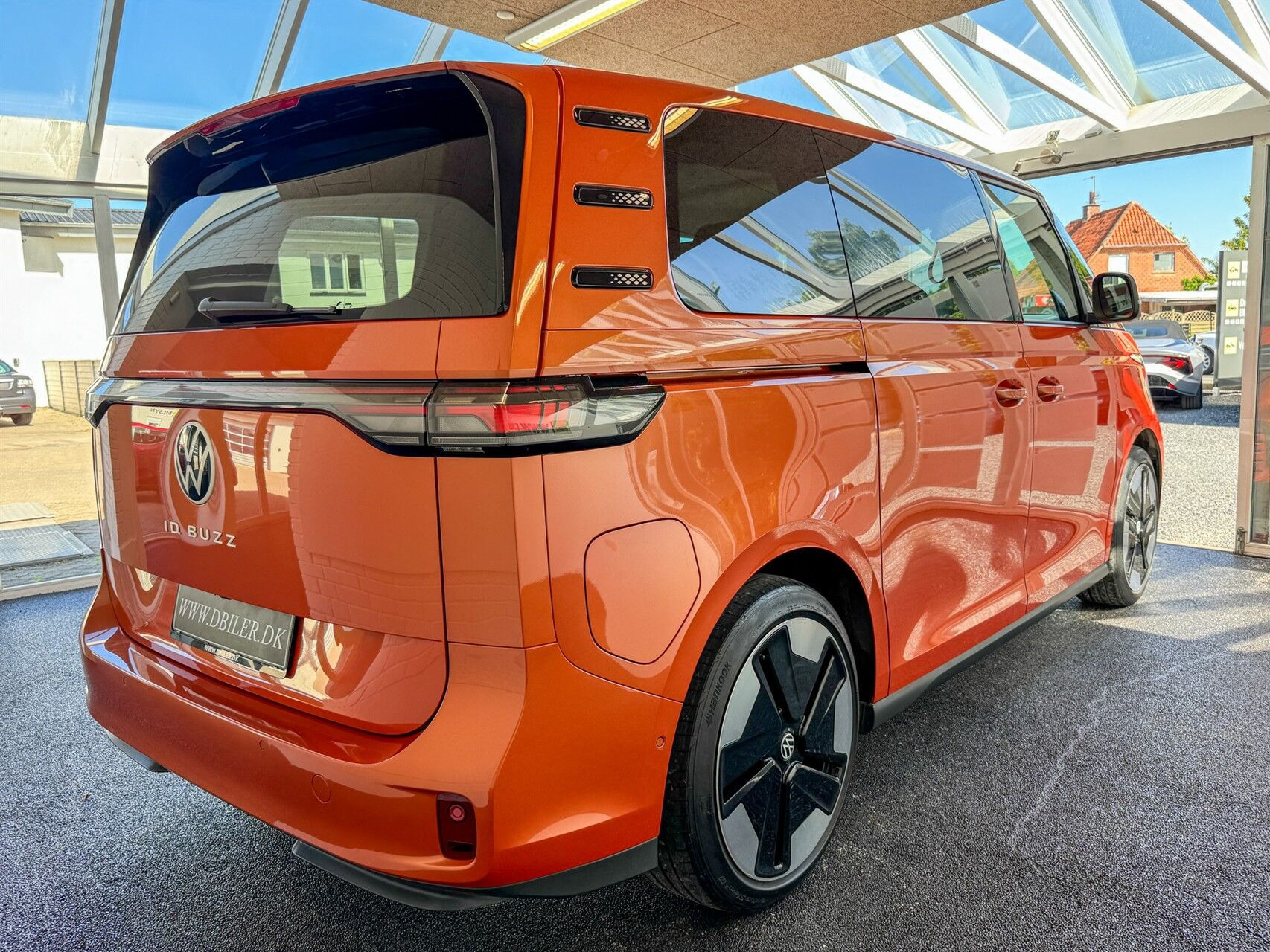 Orange VW ID.Buzz fra 2023