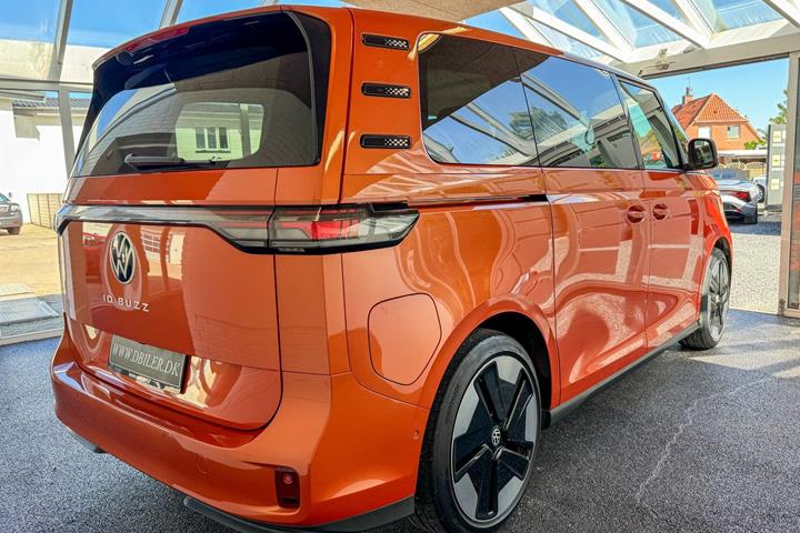 Orange VW ID.Buzz fra 2023