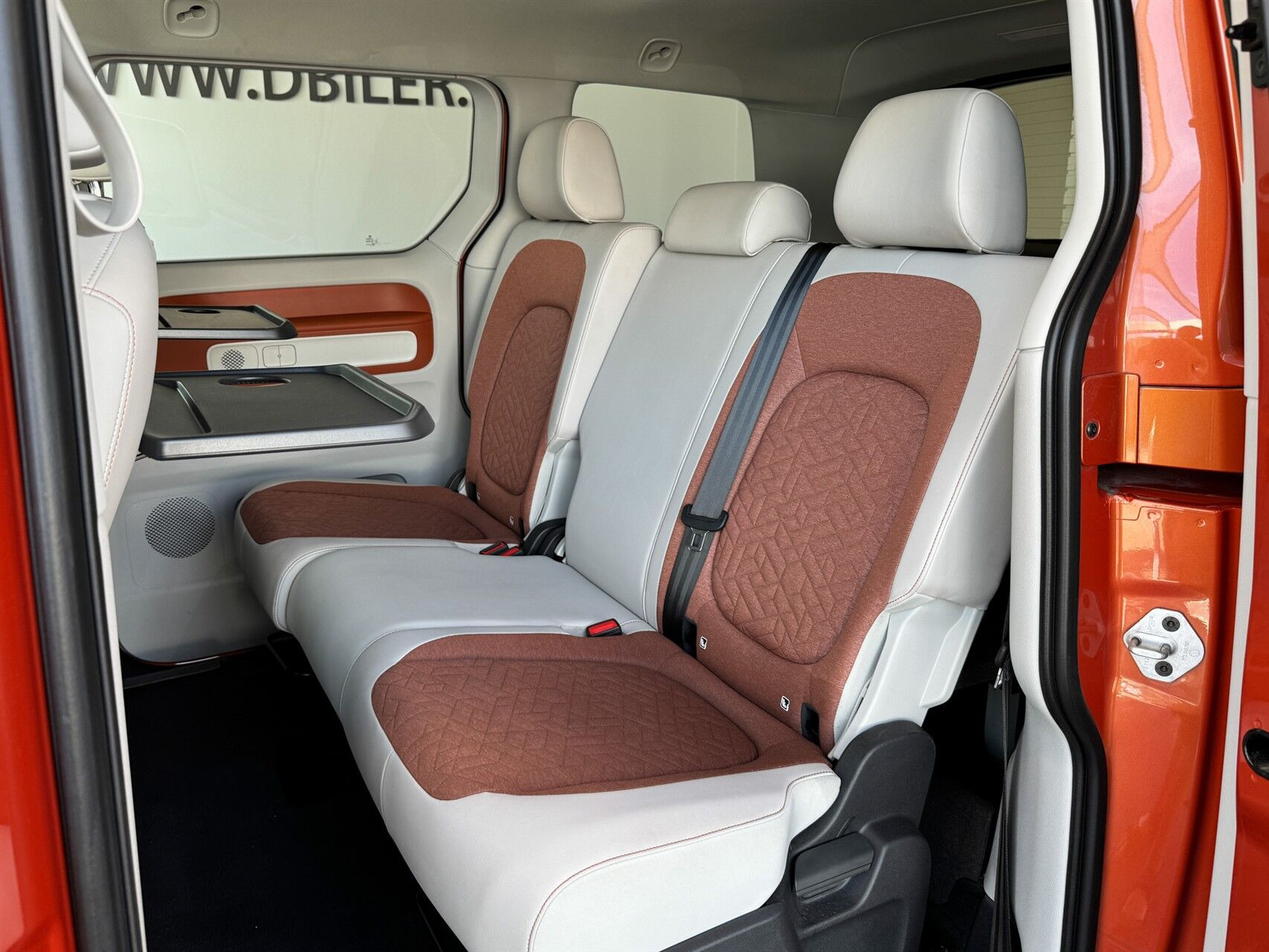 Orange VW ID.Buzz fra 2023