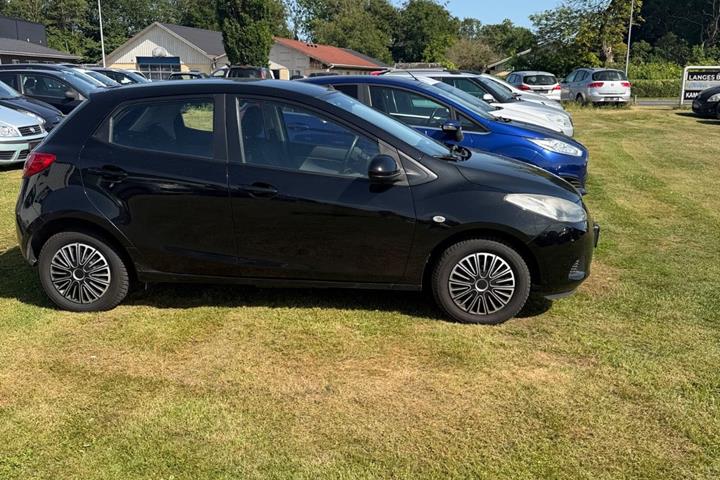Sort Mazda 2 fra 2010