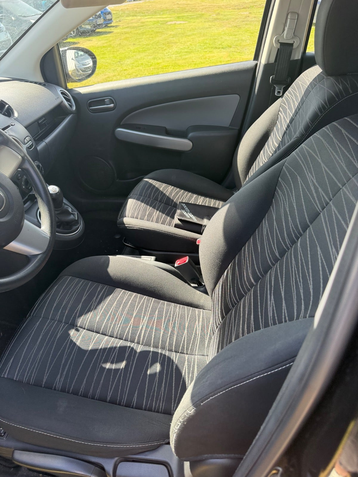 Sort Mazda 2 fra 2010