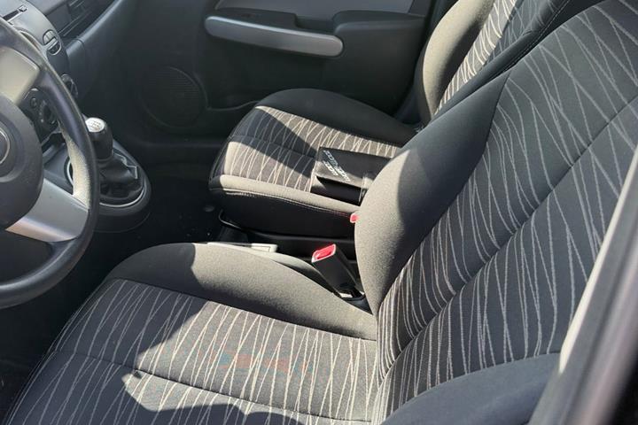 Sort Mazda 2 fra 2010