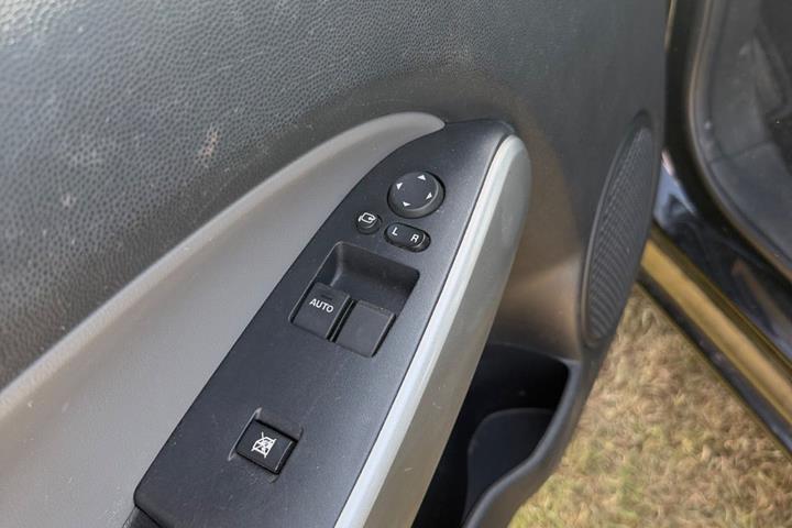 Sort Mazda 2 fra 2010