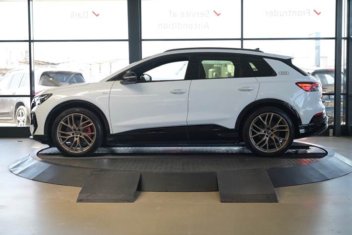 Hvid Audi Q4 e-tron fra 2025