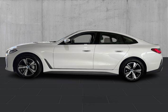 Hvid BMW i4 fra 2023