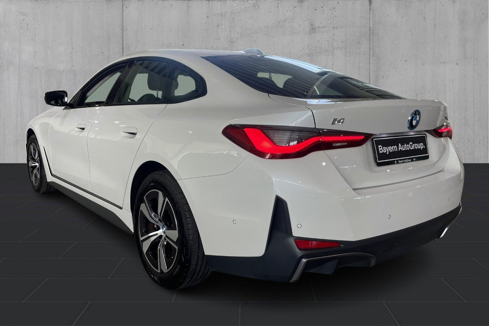 Hvid BMW i4 fra 2023