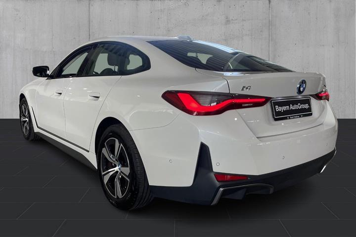 Hvid BMW i4 fra 2023