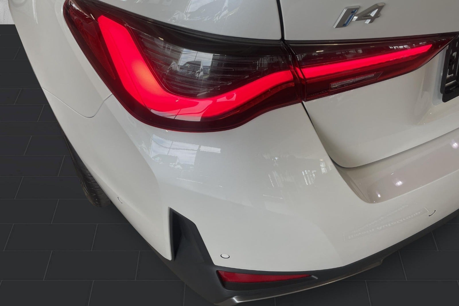 Hvid BMW i4 fra 2023