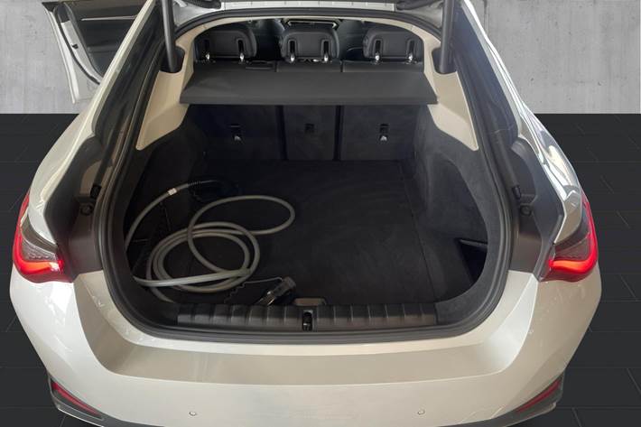 Hvid BMW i4 fra 2023