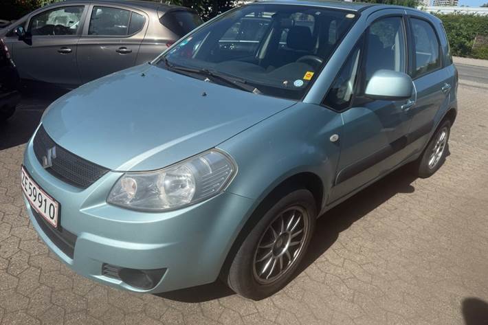 Blå Suzuki SX4 fra 2008