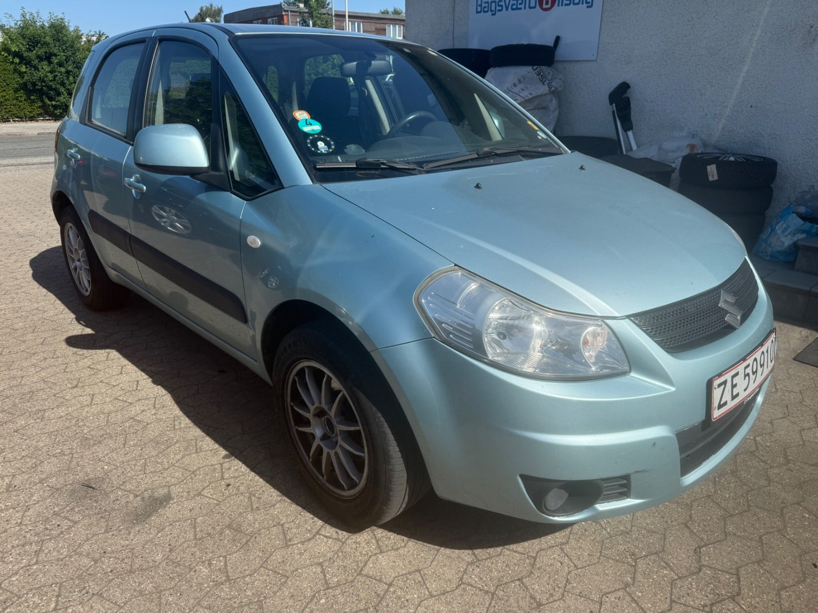 Blå Suzuki SX4 fra 2008