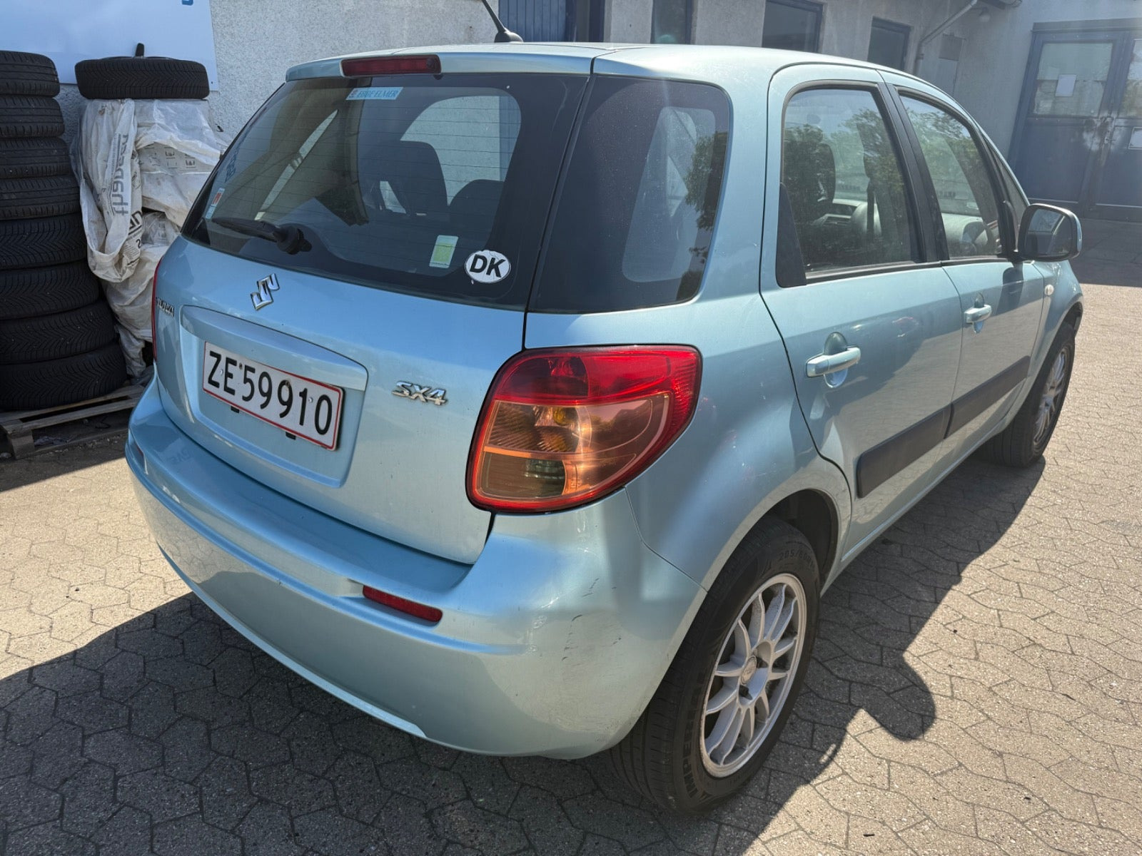 Blå Suzuki SX4 fra 2008