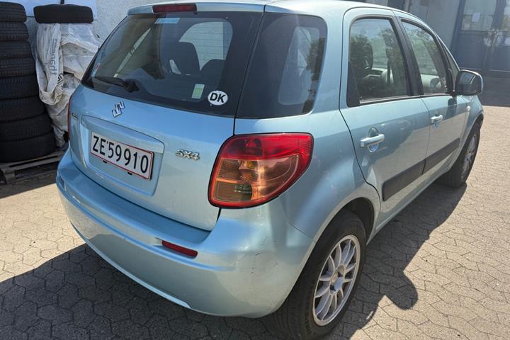 Blå Suzuki SX4 fra 2008