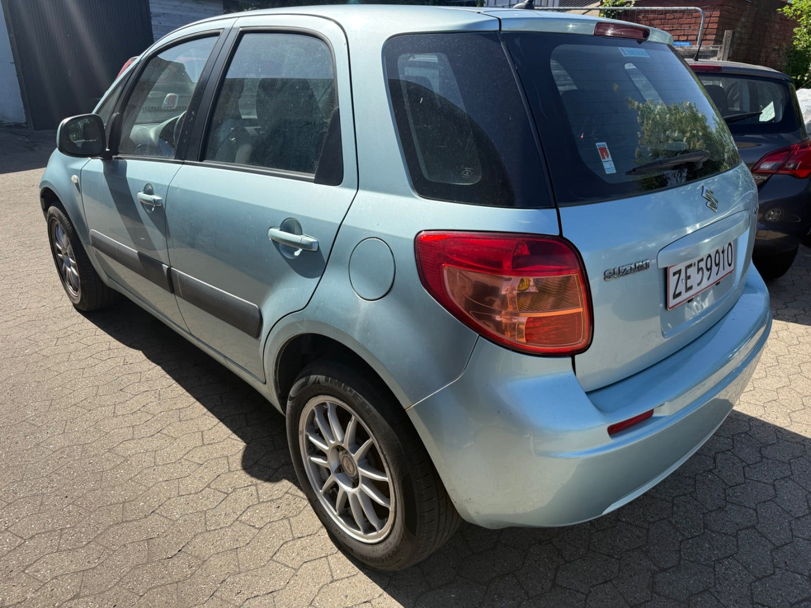 Blå Suzuki SX4 fra 2008