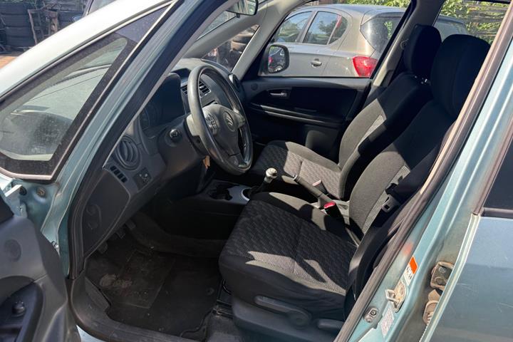 Blå Suzuki SX4 fra 2008