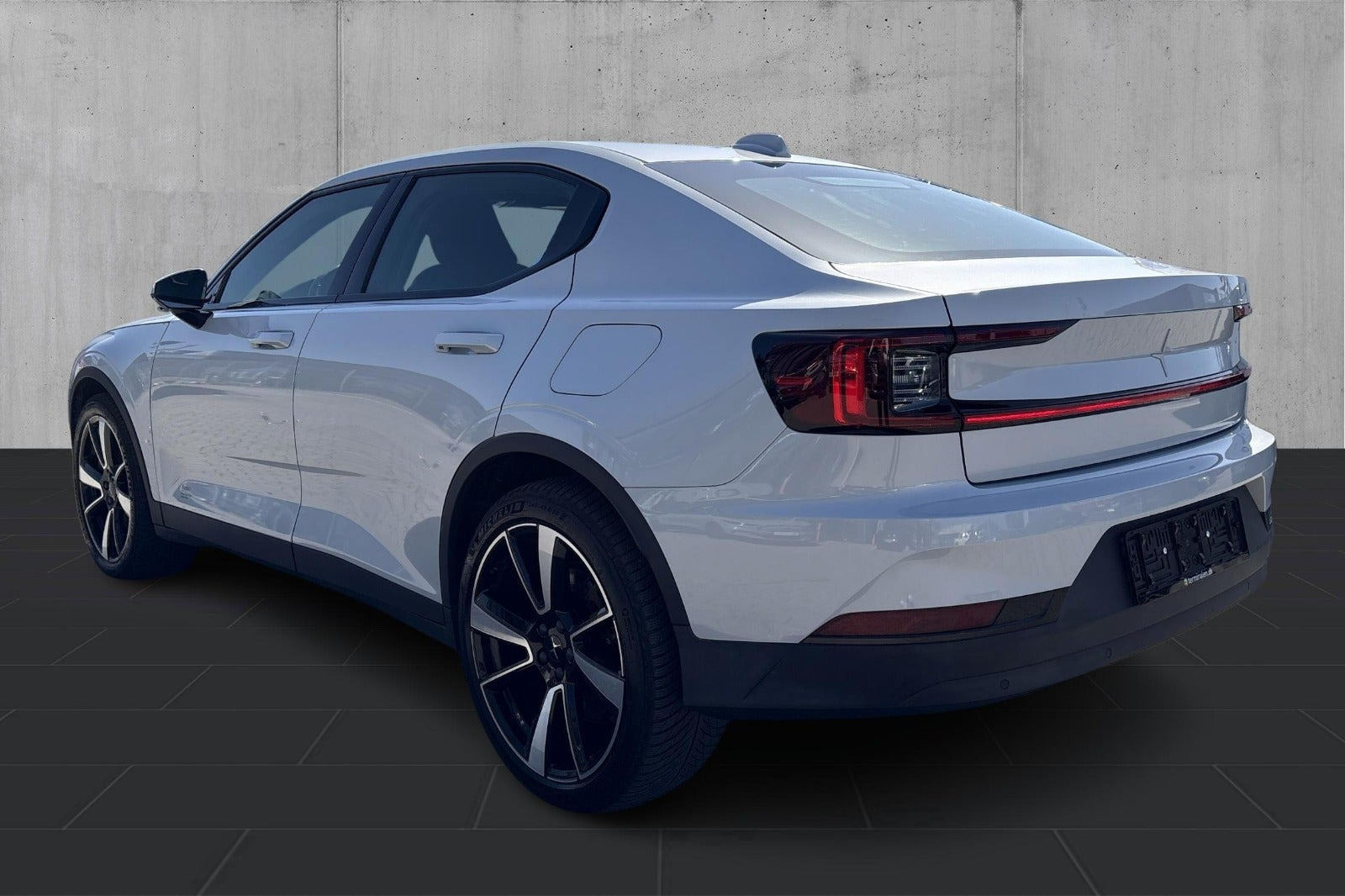 Hvid Polestar 2 fra 2023