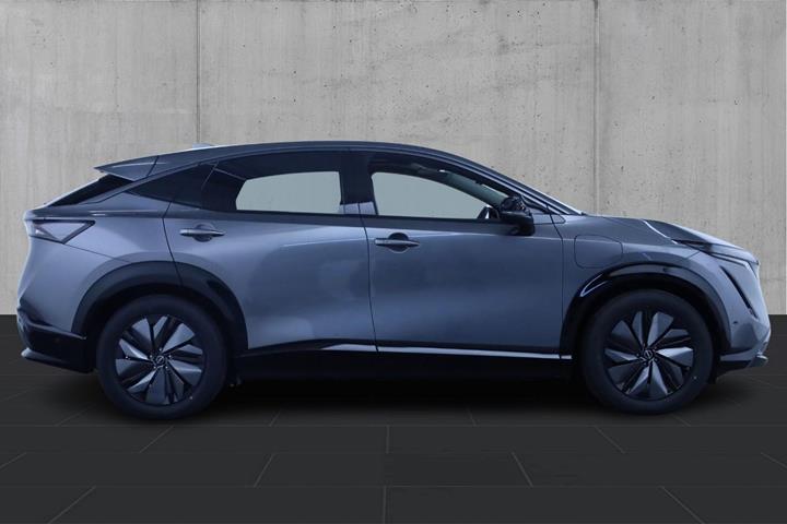 Grå Nissan Ariya fra 2025