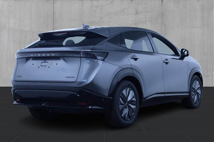 Grå Nissan Ariya fra 2025