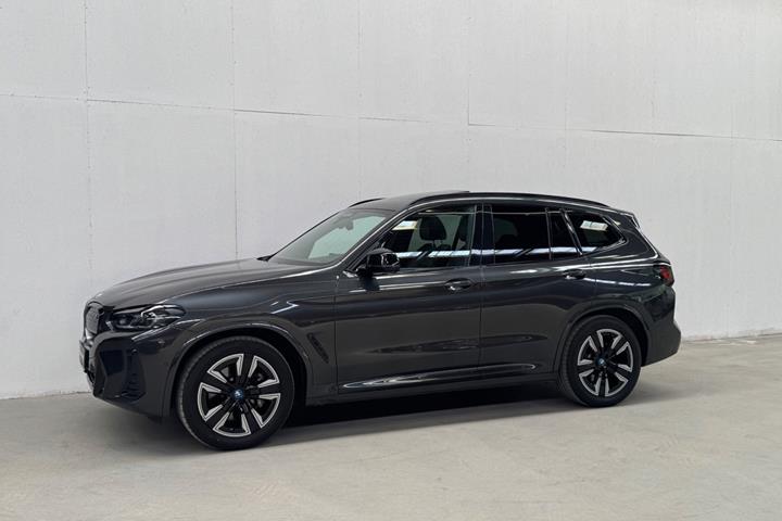 Grå BMW iX3 fra 2022