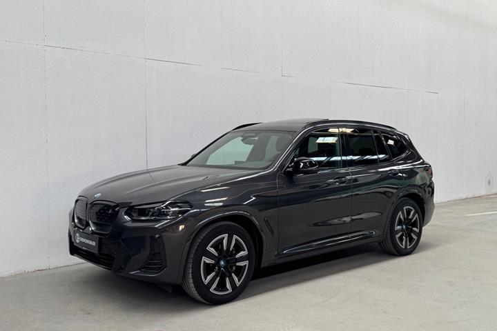 Grå BMW iX3 fra 2022