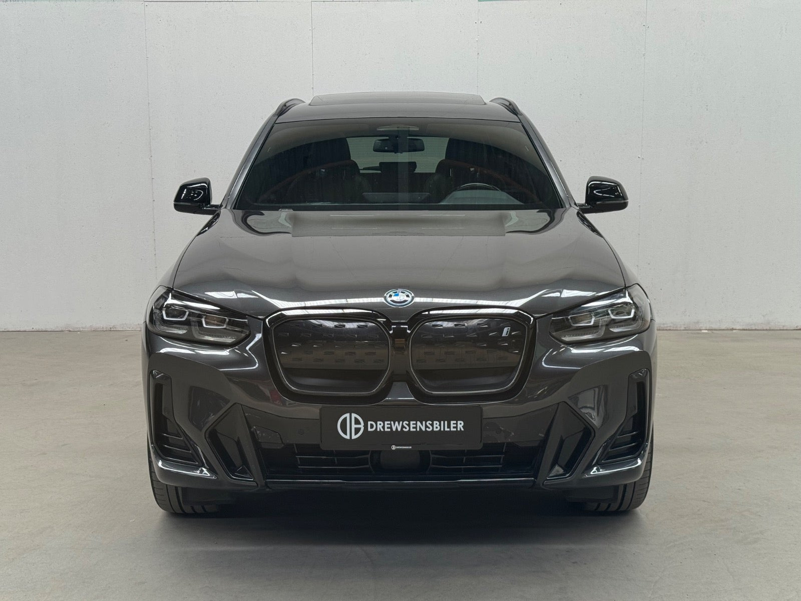 Grå BMW iX3 fra 2022