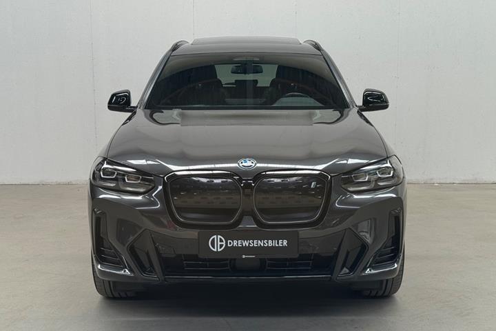 Grå BMW iX3 fra 2022