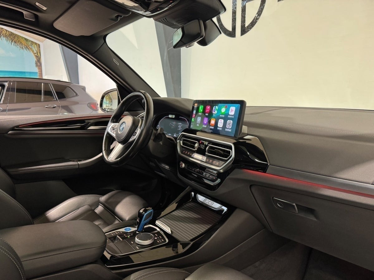 Grå BMW iX3 fra 2022