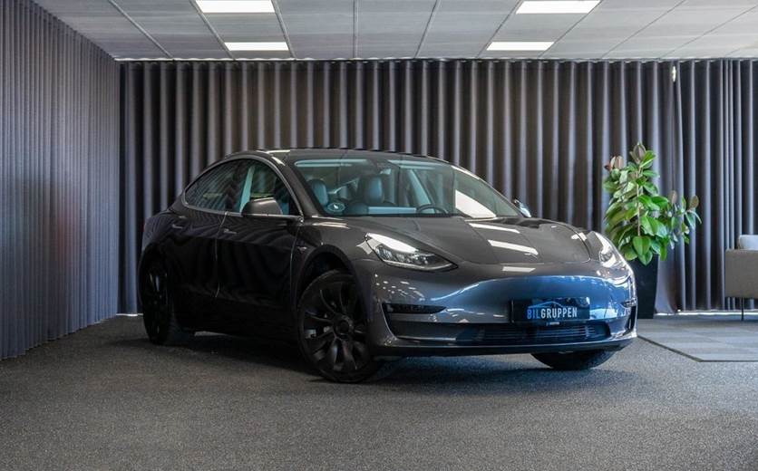 Tesla Model 3 RWD