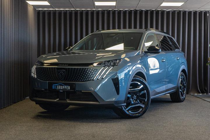 Blå Peugeot e-5008 fra 2025