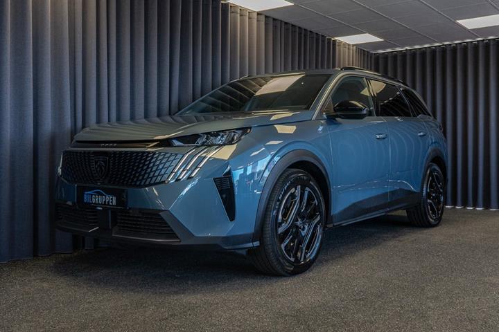 Blå Peugeot e-5008 fra 2025