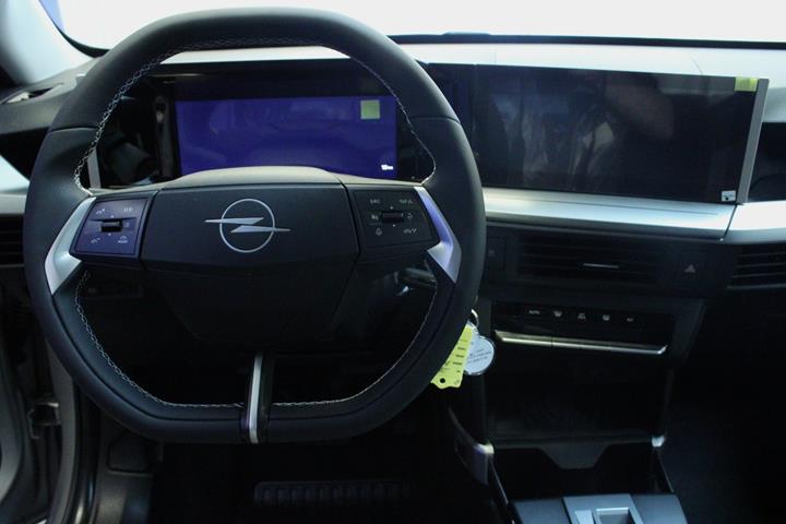 Sølv Opel Frontera fra 2026