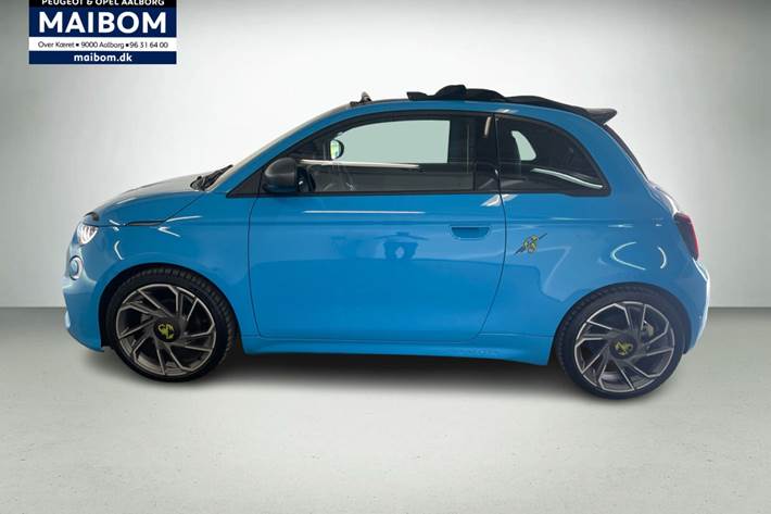 Blå Abarth 500e fra 2024
