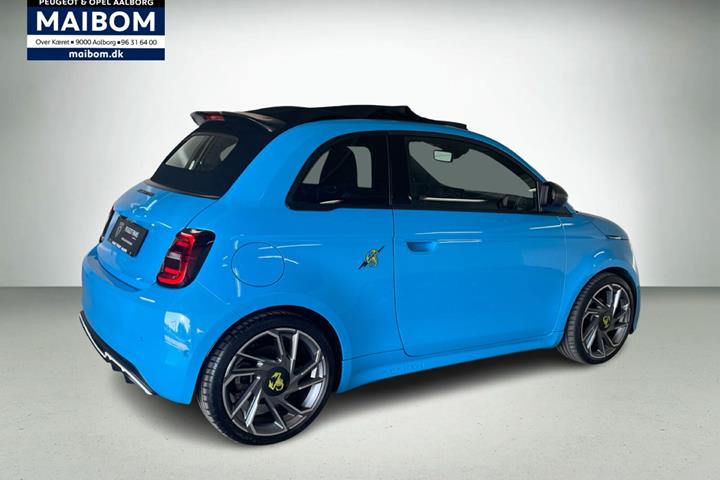 Blå Abarth 500e fra 2024