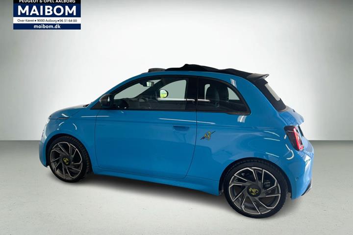 Blå Abarth 500e fra 2024