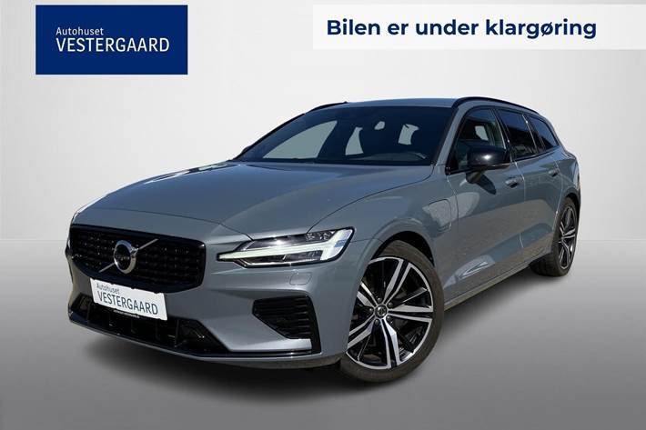 Grå Volvo V60 fra 2022