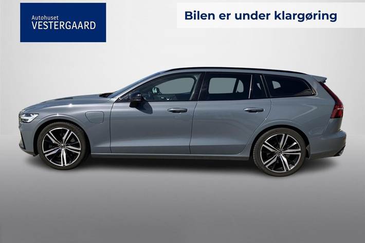 Grå Volvo V60 fra 2022