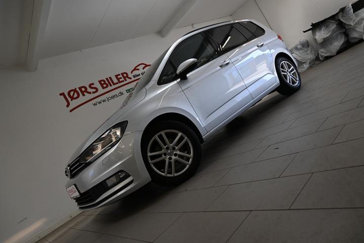 Sølv VW Touran fra 2016
