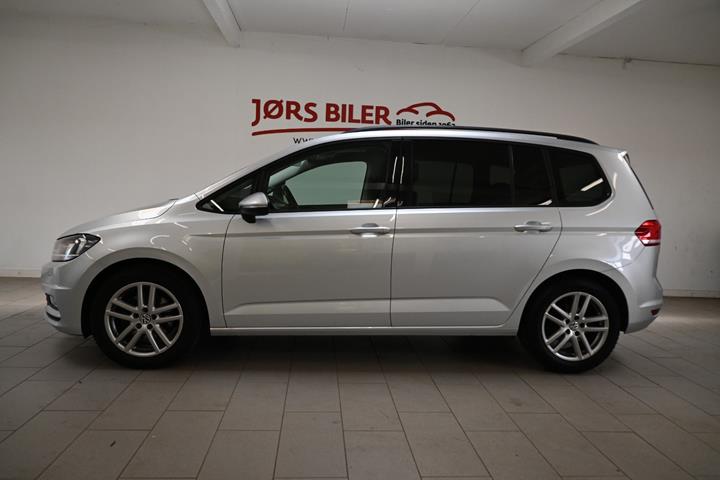 Sølv VW Touran fra 2016