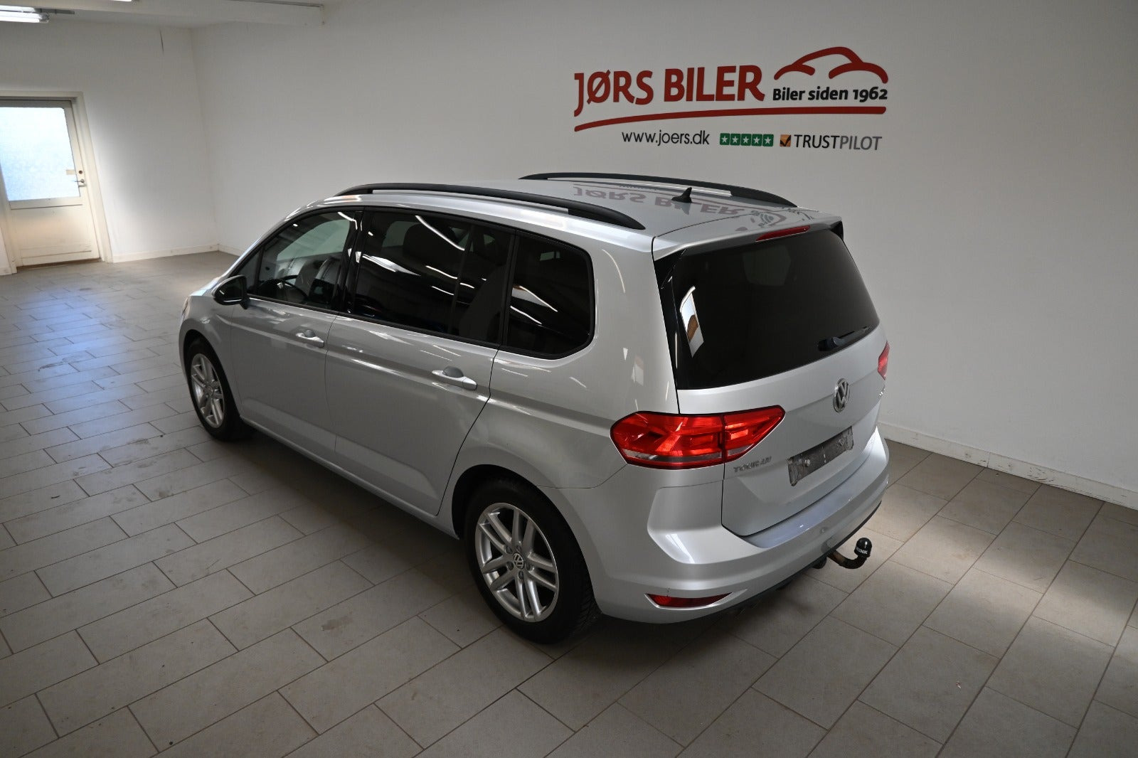 Sølv VW Touran fra 2016