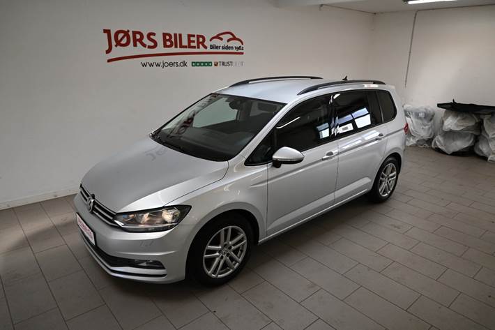 Sølv VW Touran fra 2016