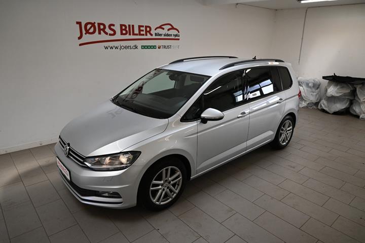 Sølv VW Touran fra 2016
