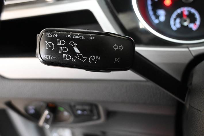 Sølv VW Touran fra 2016