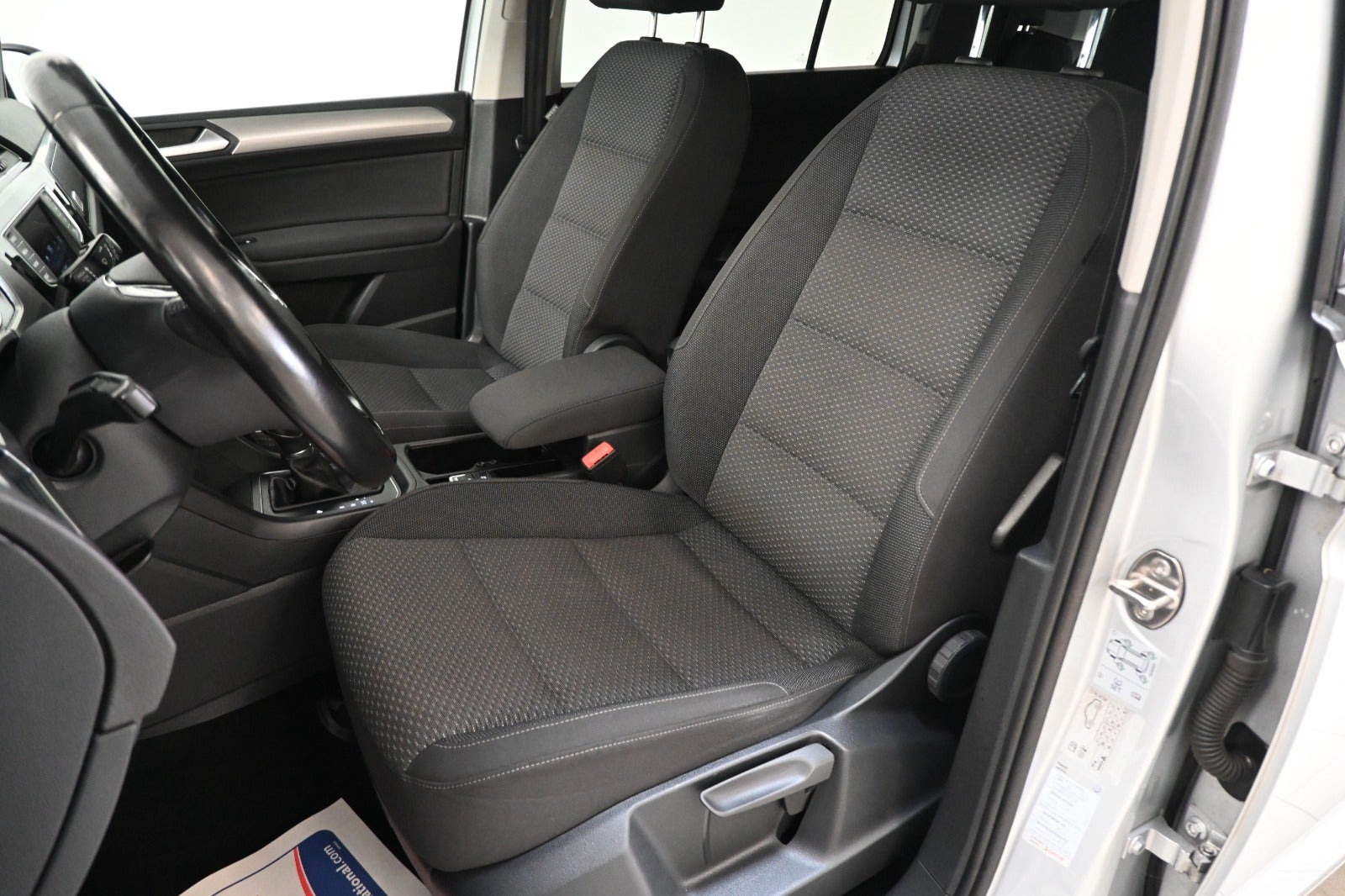 Sølv VW Touran fra 2016