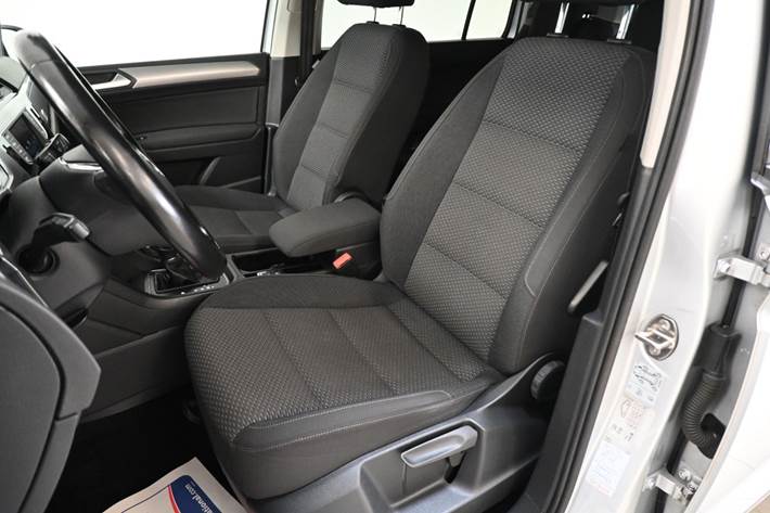 Sølv VW Touran fra 2016