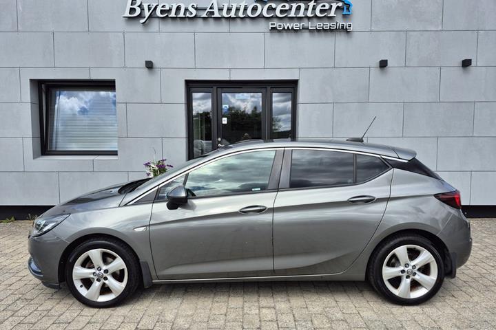 Grå Opel Astra fra 2017
