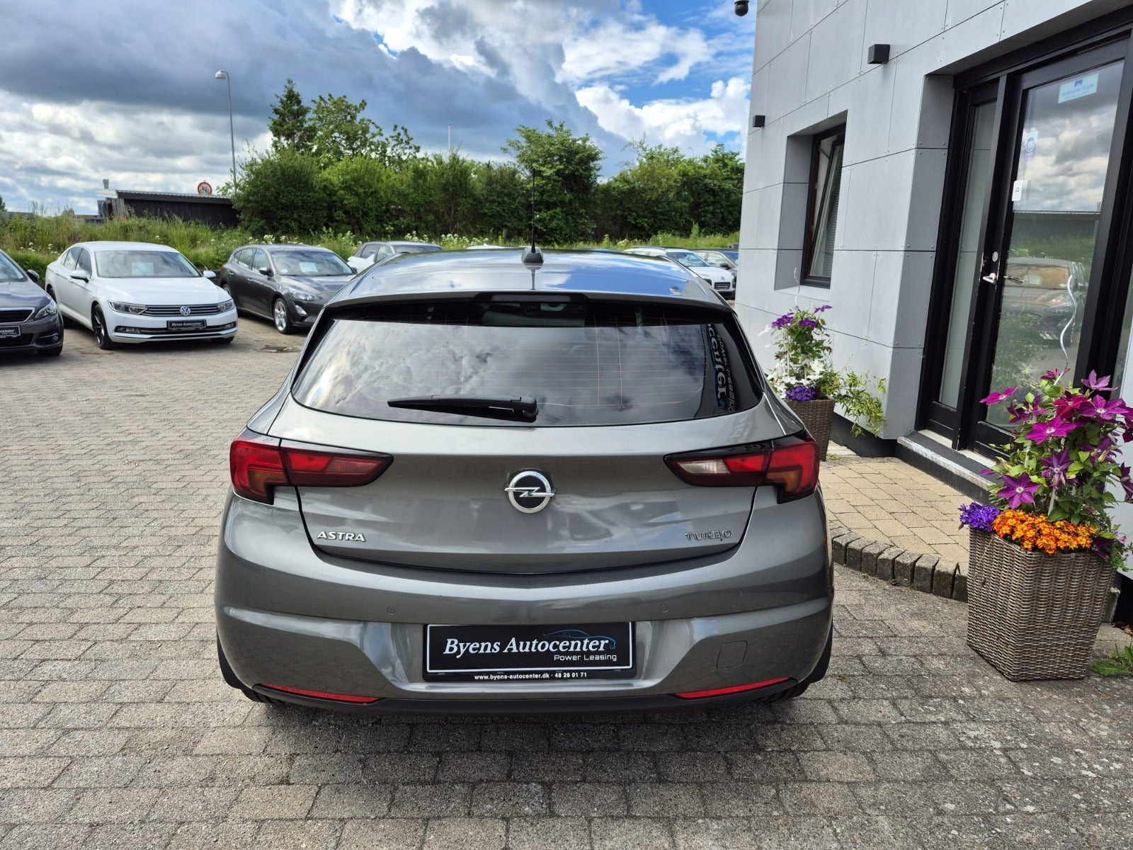 Grå Opel Astra fra 2017